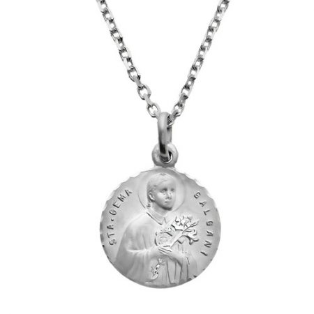 Medalla grande en Plata de Ley 925 tallada a mano de la Virgen de la Cabeza. Tamaño de la cadena 50 cm. Tamaño de la medalla 33x20mm.